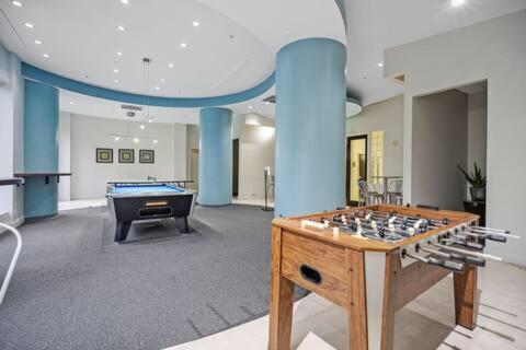 Great Apartment With Beach Access Hollywood Bagian luar foto
