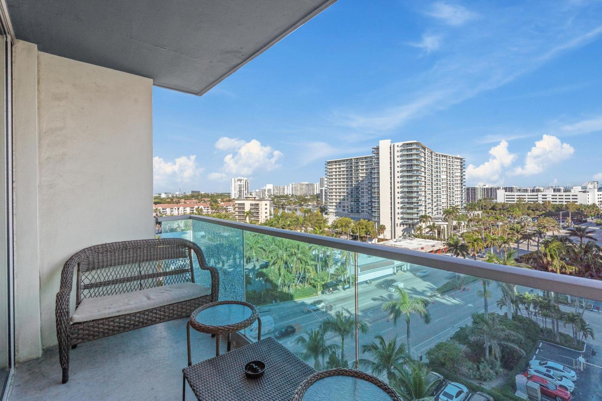 Great Apartment With Beach Access Hollywood Bagian luar foto