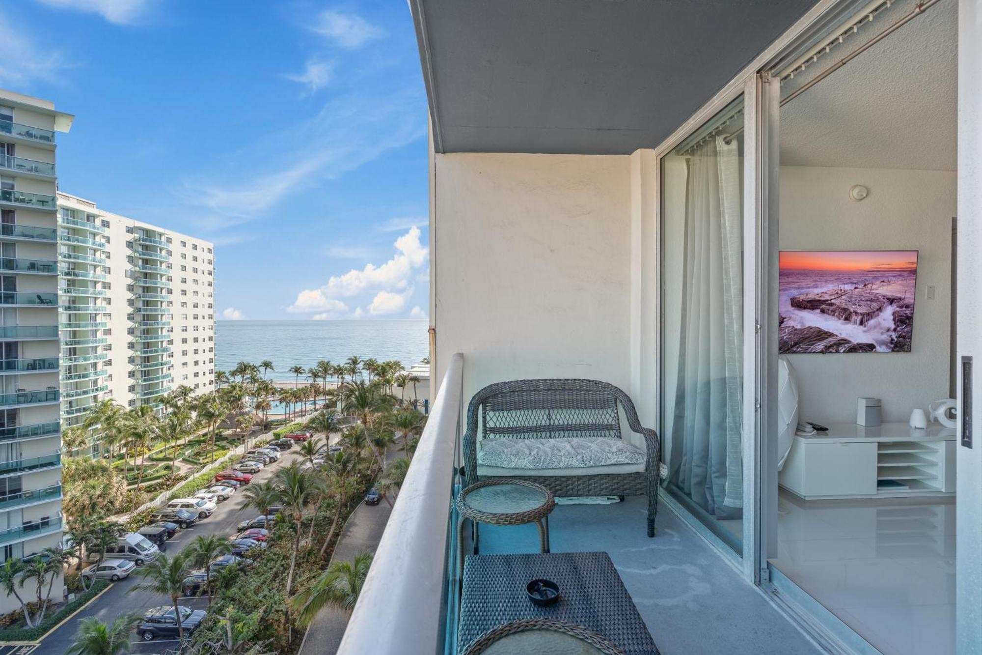 Great Apartment With Beach Access Hollywood Bagian luar foto